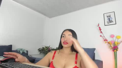 melaniie_roussel online show from 09-15-25, 12:32