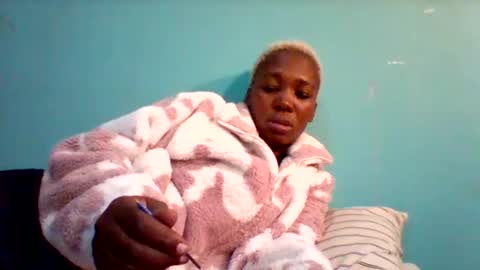 Snapshot of melaninndriping chatting on 10-25-25, 01:24 melaninndriping online show from 10-25-25, 01:24