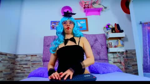 Melanny taylor online show from 11-18-25, 09:30