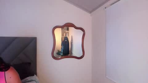 Snapshot of melany_ari chatting on 12-17-25, 02:50 Melany online show from 12-17-25, 02:50