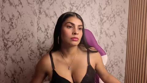 Snapshot of melany_ramirezz chatting on 11-08-25, 02:45 Melany follower online show from 11-08-25, 02:45