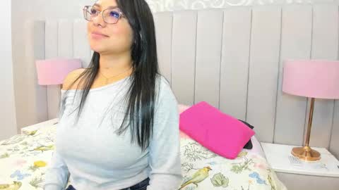 Snapshot of melie_me chatting on 02-20-26, 11:32 MELIE online show from 02-20-26, 11:32