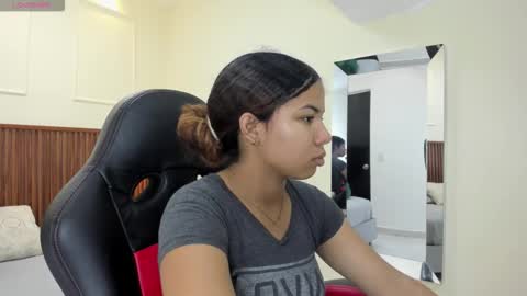 M E L I N A  online show from 01-11-26, 07:19