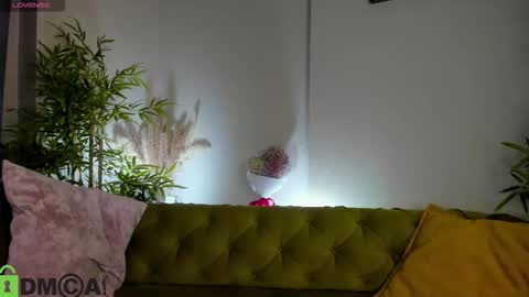 Snapshot of melisa_violet chatting on 11-08-25, 01:17 melisa_violet online show from 11-08-25, 01:17