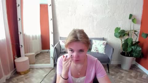 Sophia online show from 09-29-25, 04:17
