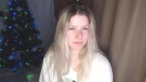 Melissa  Ray online show from 12-11-24, 09:41