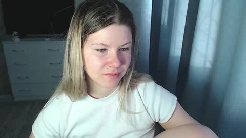 Melissa  Ray online show from 02-10-25, 10:09