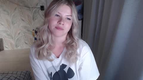 Melissa  Ray online show from 09-28-25, 05:40