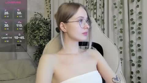 mell milles online show from 10-31-25, 03:13