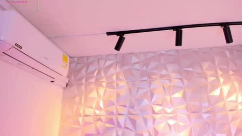 Snapshot of mell_muller chatting on 03-28-26, 11:43 Mell online show from 03-28-26, 11:43