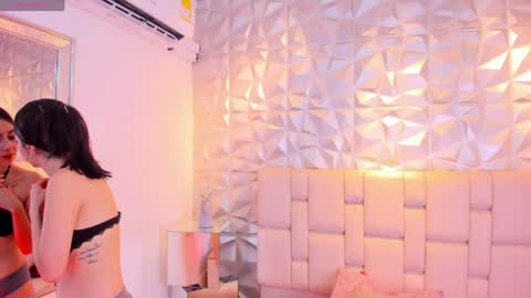 Snapshot of mell_muller chatting on 03-31-26, 11:54 Mell online show from 03-31-26, 11:54