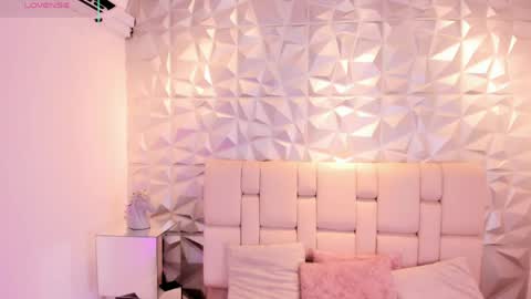 Snapshot of mell_muller chatting on 04-09-26, 11:59 Mell online show from 04-09-26, 11:59