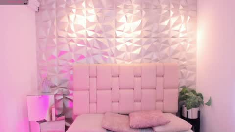 Snapshot of mell_muller chatting on 04-16-26, 12:28 Mell online show from 04-16-26, 12:28