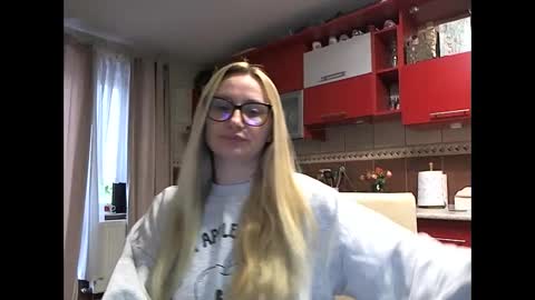 Melly online show from 02-11-26, 07:24