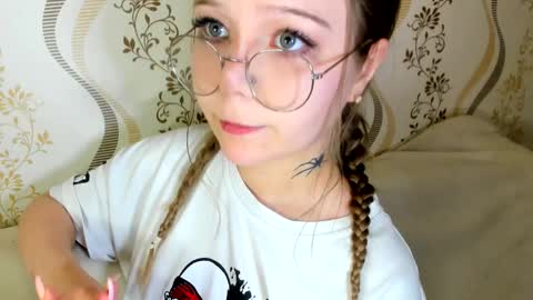 MelMooon online show from 10-12-25, 05:34