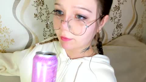 MelMooon online show from 10-13-25, 01:44