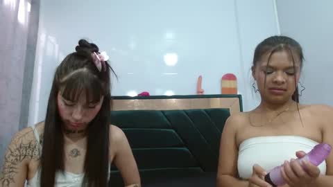 Snapshot of meloddy_collins chatting on 01-22-25, 10:15 Meloddy Coliins online show from 01-22-25, 10:15
