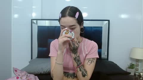 Snapshot of meloddy_collins chatting on 02-19-25, 01:17 Meloddy Coliins online show from 02-19-25, 01:17