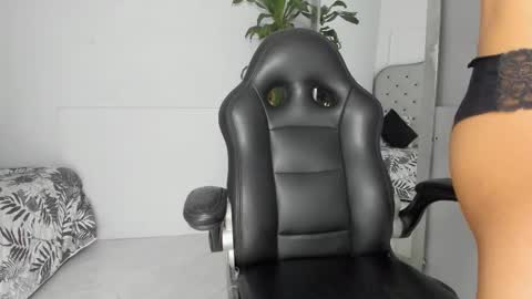 Melodi  online show from 11-23-25, 11:21