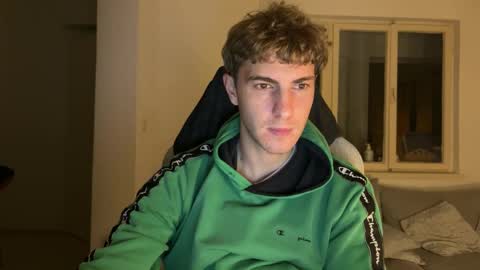 Snapshot of melodicass chatting on 12-02-25, 12:16 Melodicass online show from 12-02-25, 12:16