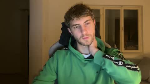 Snapshot of melodicass chatting on 12-18-25, 01:00 Melodicass online show from 12-18-25, 01:00