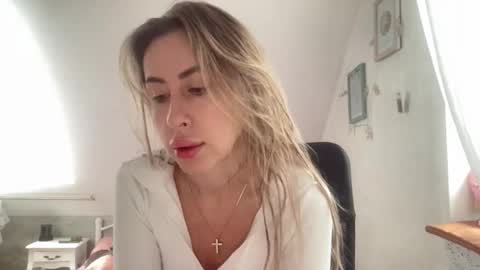 Melodie online show from 10-02-25, 05:47