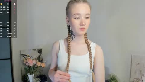 Snapshot of melodievejar chatting on 01-11-26, 04:06 melodievejar online show from 01-11-26, 04:06