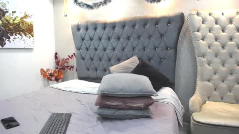 Snapshot of melodiroux_ chatting on 01-03-25, 04:16 Melodi online show from 01-03-25, 04:16