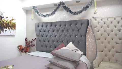 Snapshot of melodiroux_ chatting on 01-04-25, 01:21 Melodi online show from 01-04-25, 01:21