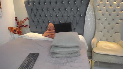 Snapshot of melodiroux_ chatting on 01-06-25, 12:46 Melodi online show from 01-06-25, 12:46