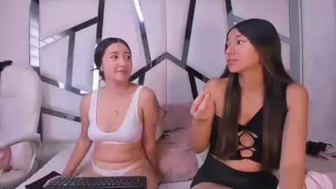 Snapshot of melodiwilliams chatting on 11-24-25, 07:35 Melodi online show from 11-24-25, 07:35