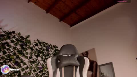 melody_cute10 online show from 02-22-25, 04:51