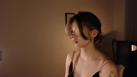 melody  online show from 01-28-25, 02:42