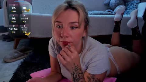Snapshot of melodypetitex chatting on 02-12-25, 07:45 sophia online show from 02-12-25, 07:45