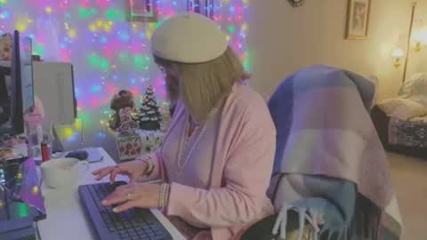 Melody online show from 12-22-25, 01:52