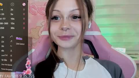 Snapshot of melonipinkbb chatting on 02-22-26, 01:42 MELONI online show from 02-22-26, 01:42