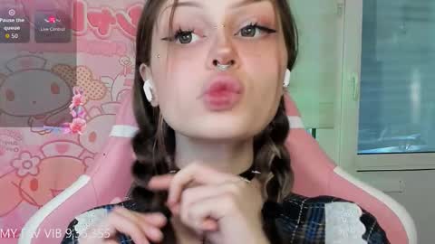 Snapshot of melonipinkbb chatting on 03-12-26, 01:17 MELONI online show from 03-12-26, 01:17