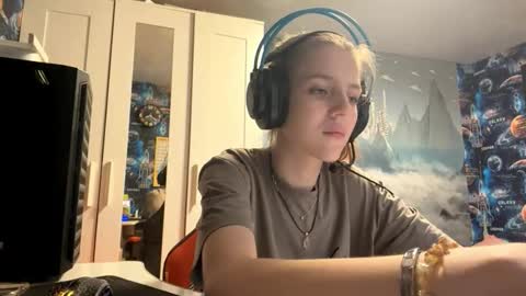 Hi Im Aria 18 years old online show from 10-15-25, 12:38