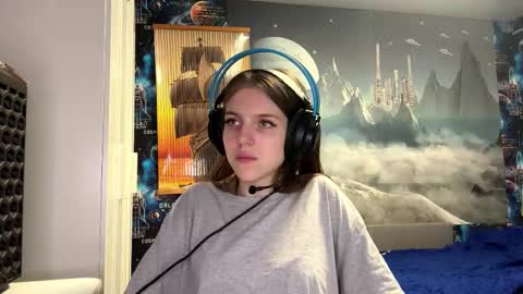 Hi Im Aria 18 years old online show from 11-11-25, 12:16