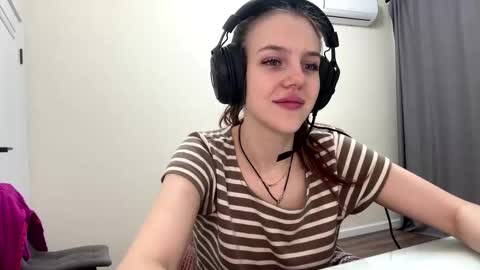 Hi Im Aria 18 years old online show from 01-16-26, 03:16