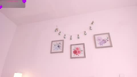 Snapshot of mely_rosee chatting on 04-10-26, 12:10 online show from 04-10-26, 12:10