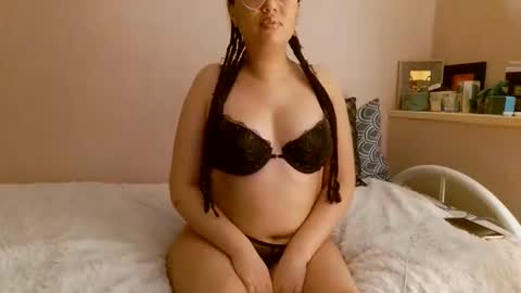 Melyssaluv online show from 12-17-25, 02:17