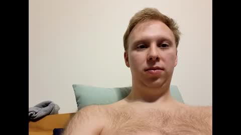 Snapshot of meow732 chatting on 11-19-25, 12:43 meow732 online show from 11-19-25, 12:43