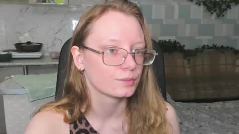 Snapshot of meowcr chatting on 11-06-25, 01:45 meowcr online show from 11-06-25, 01:45