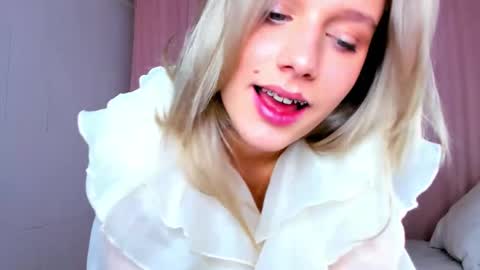 Snapshot of meowthlilu chatting on 10-22-25, 02:23 Lilu online show from 10-22-25, 02:23