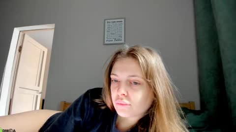 Snapshot of mercedescutee chatting on 10-22-25, 12:27 mercedescutee online show from 10-22-25, 12:27