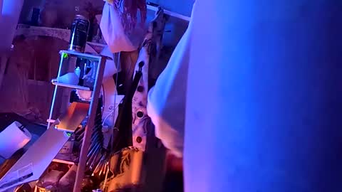 gurlnips online show from 11-19-25, 05:40