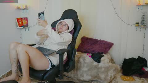 Snapshot of merida_bell18 chatting on 12-04-24, 06:50 Merida Bell online show from 12-04-24, 06:50