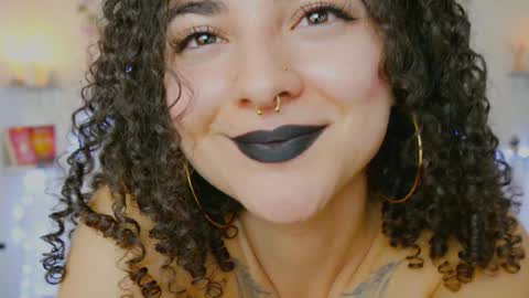 Snapshot of merida_bell18 chatting on 12-17-24, 02:12 Merida Bell online show from 12-17-24, 02:12