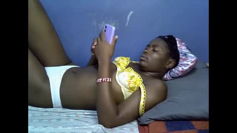 Snapshot of merlin_queen chatting on 12-17-25, 12:16 merlin_queen online show from 12-17-25, 12:16